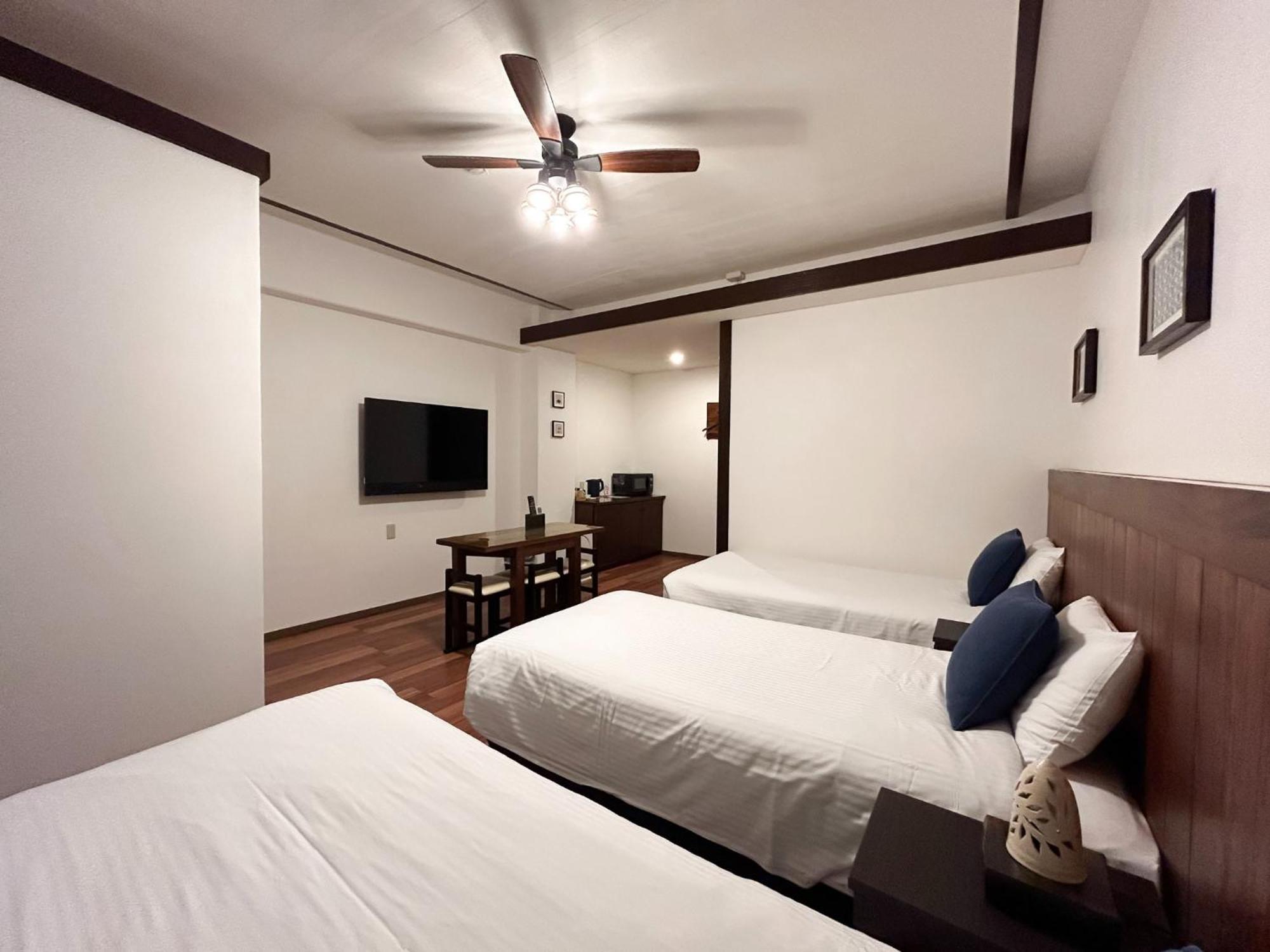 Pension Sunset Beach Nakijin Eksteriør billede